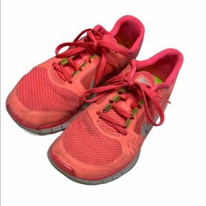 NIKE size 8 women’s Nike Free. Pink